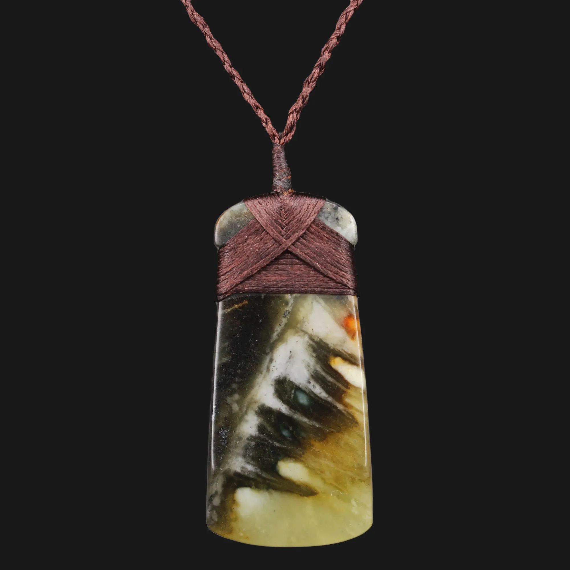Handmade New Zealand Maori Toki Pendant Necklace - Unique Flower Jade Carving, Perfect Gift for Jewelry-Lovers and Special Occasions