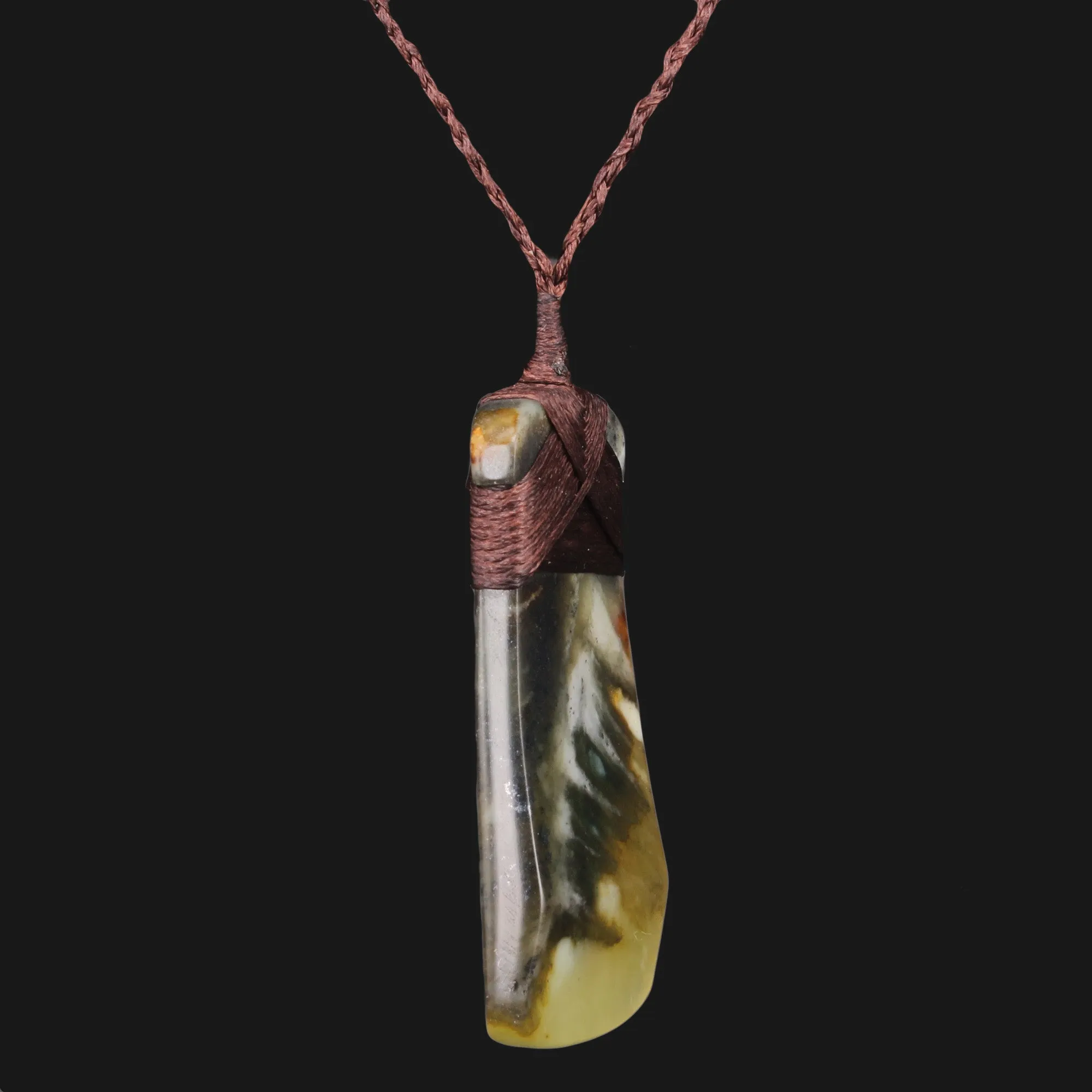 Handmade New Zealand Maori Toki Pendant Necklace - Unique Flower Jade Carving, Perfect Gift for Jewelry-Lovers and Special Occasions